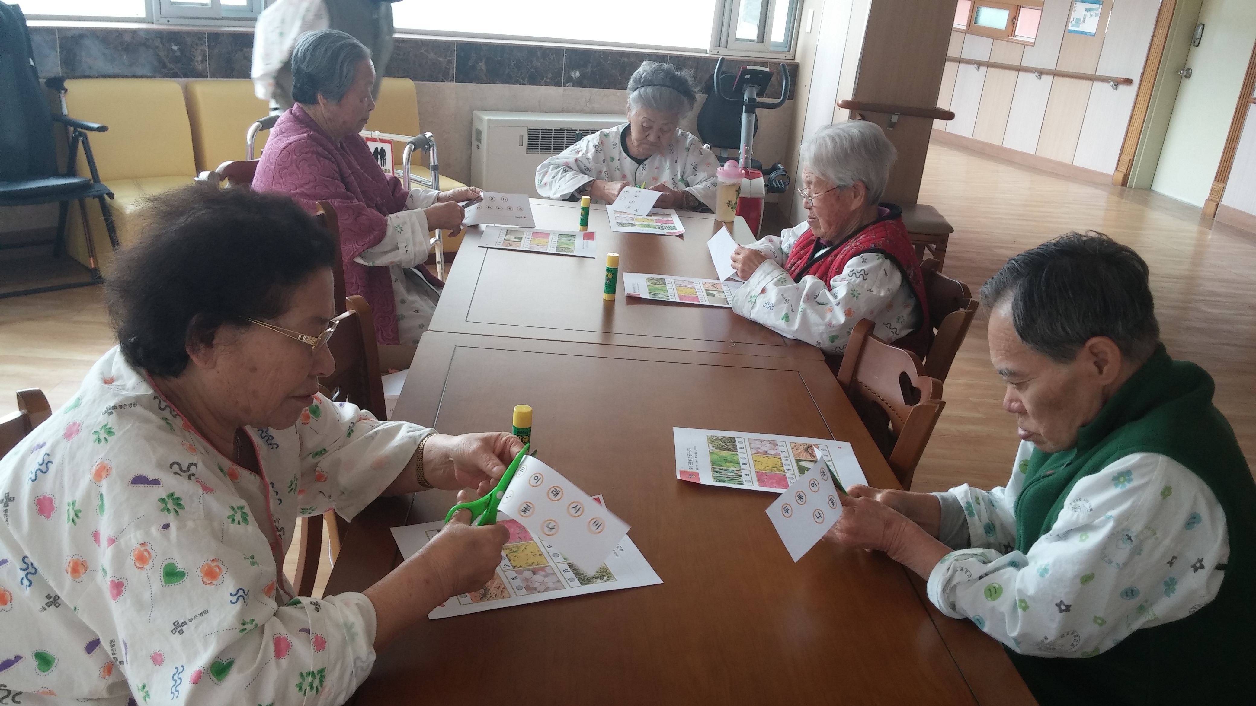 인지-봄에 관한 낱말 맞추기