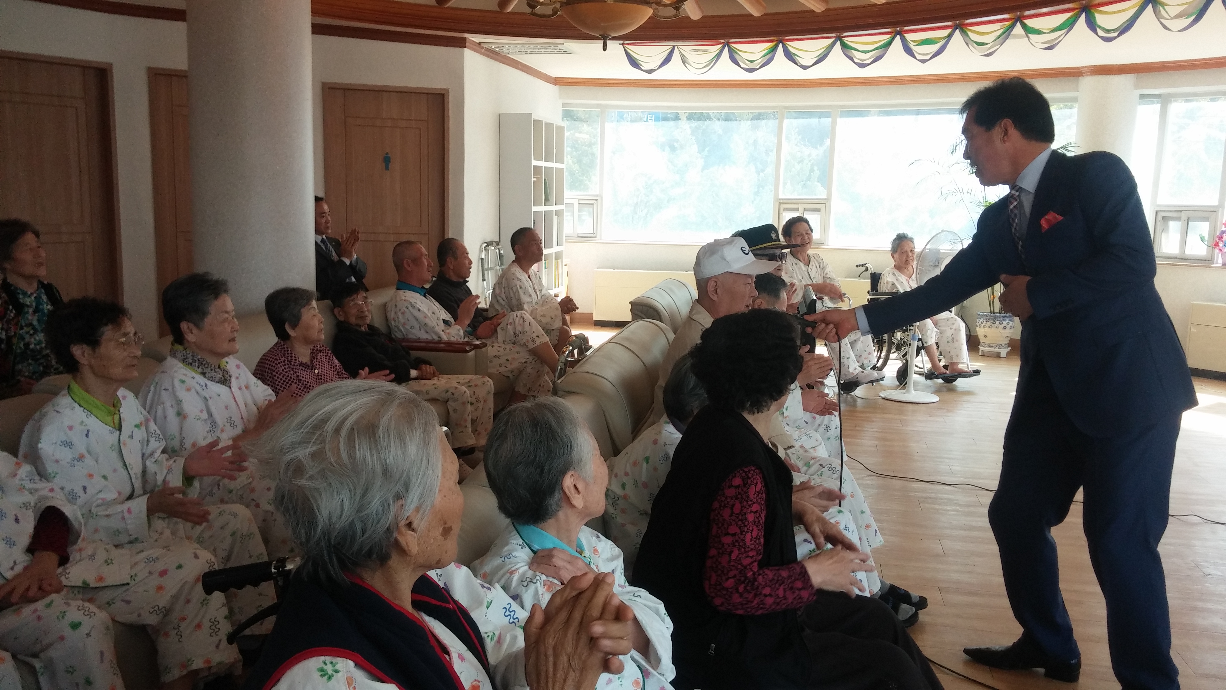 가로등노래봉사단 공연